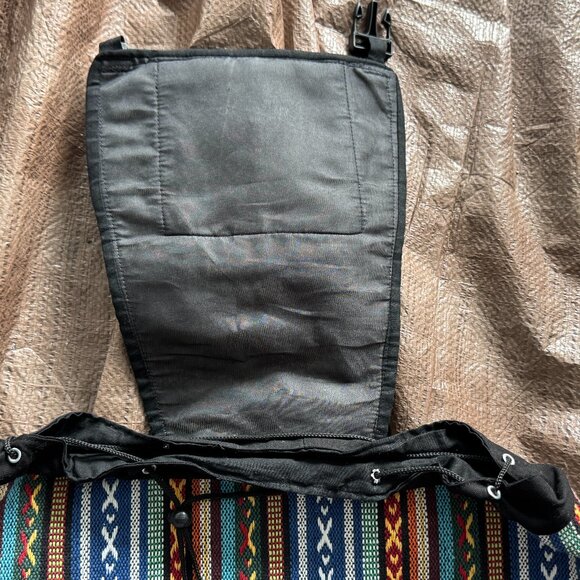 Unique colorful woven 30L backpack - Picture 4 of 6